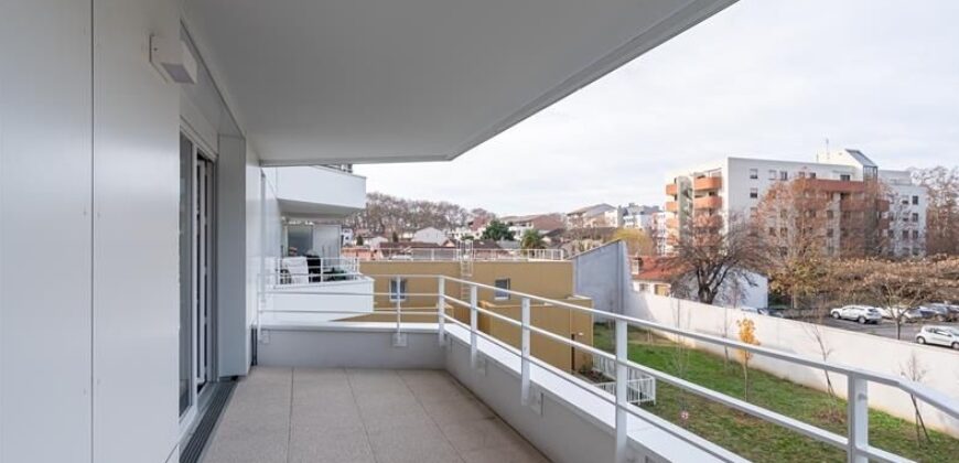 Toulouse  appartement quasiment neuf T4 de 86 m² pont jumeau terrasse  parking  privatisé REF 1736