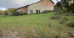 Exclusivité  Belfort du Quercy  ensemble propriété  maison 2 granges plus dépendance  et 22 ha  autour idéal chevaux ref 1712